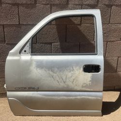 2004 Denali Driver Door 