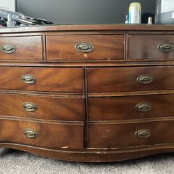 Dresser & Chests
