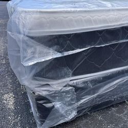 NEW QUEEN PILLOW MATTRESS AND BOX SPR+ING 2pcs
