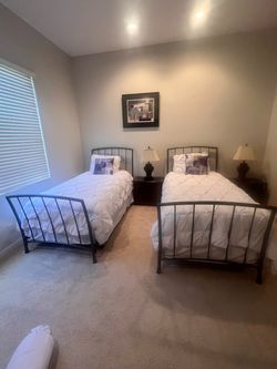 Twin bed frames and mattresses – Set of 2