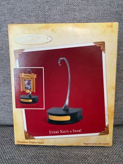 Hallmark Keepsake Every Kid's A Star Ornament Display Stand 2005 NIB Metal