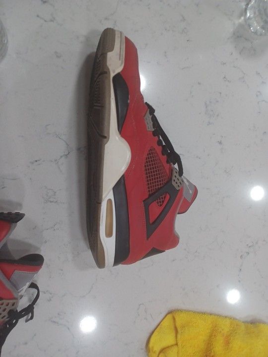 Jordan 4 Toro Bravo