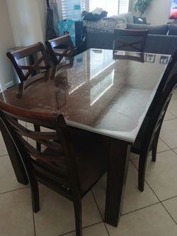 Dinning room table with 6 chairs