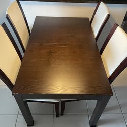 Dining Table Set / 4 chair included  (Table Extendable) 