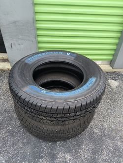 Pair of 265/70/17 Goodyear wranglers raise white letter tires