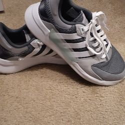 Womans Adidas Cloud Foam Size 8