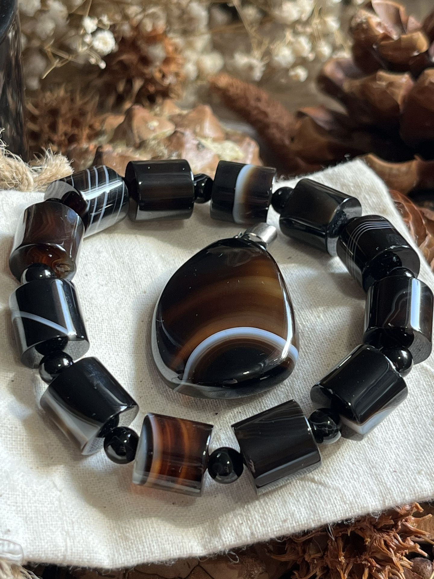 Set Of Banded Agate Bracelet And Pendant 