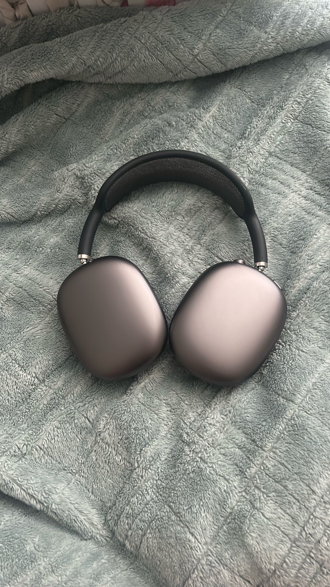 Apple Airpod Max’s (Midnight Black)