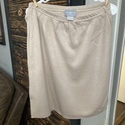 Woman’s Skit Size Medium By Jacklyn Smith 