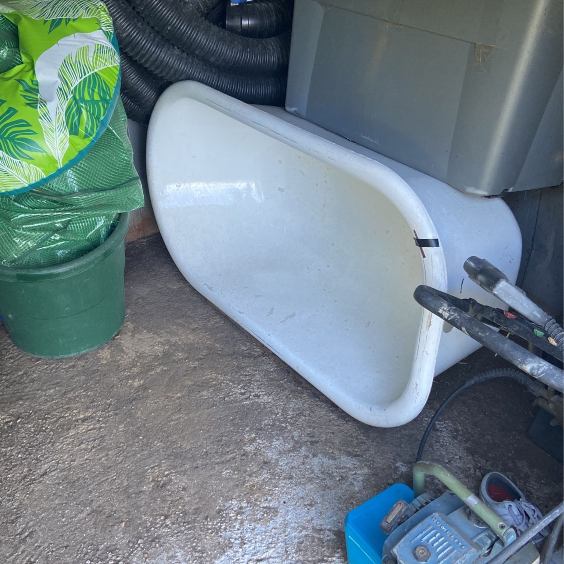 CAST-IRON Clawfoot Tub 4.5x2.5