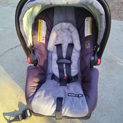 Graco Infant Car Seat And Base 
