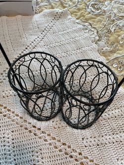 Black Metal Wine Bottle Holder