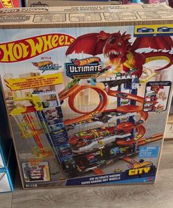 Hot Wheels City Ultimate Garage Playset with 2 Die-Cast Cars, Storage for 50+ Cars Child Age 4-8