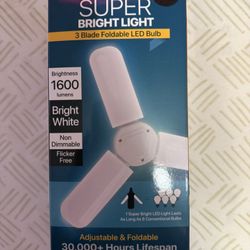 3 Blade Foldable LED Bulb 