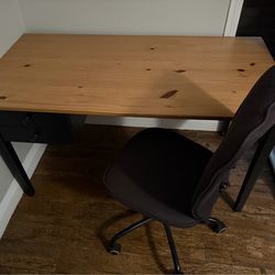 Wood desk and chair, like new. Solid.