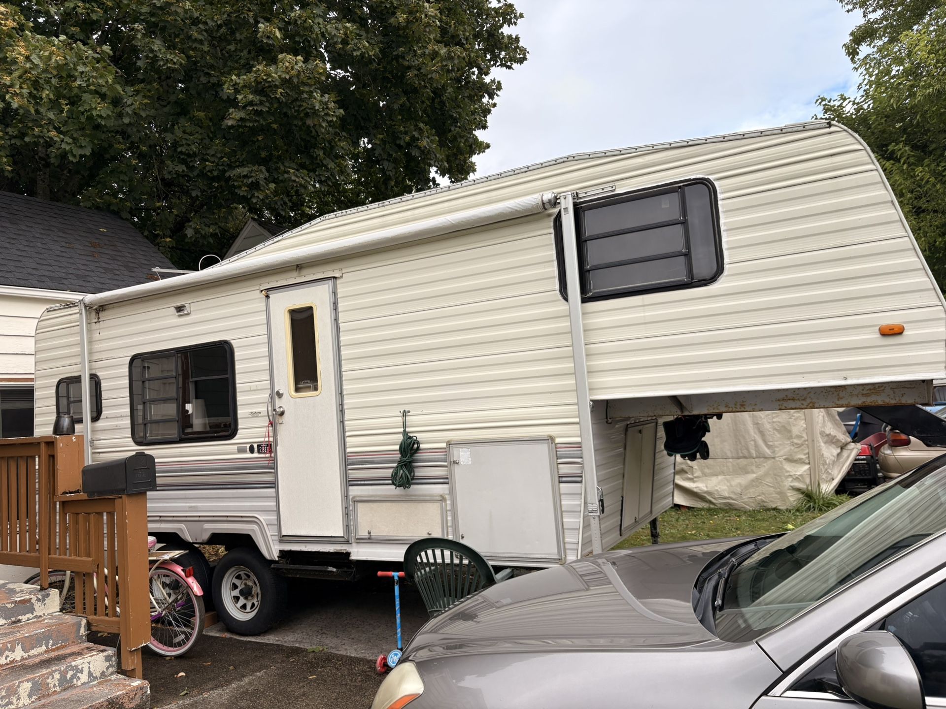 25 Foot Monterey Fifth Wheel