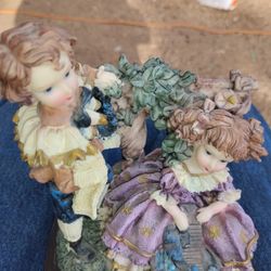 Figurine Boy & Girl (Washing)