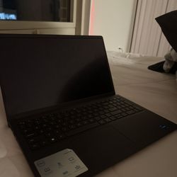 Dell Inspiron 15  15.6” display  Intel Core i5 