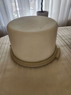 Vintage Tupperware Cake Taker