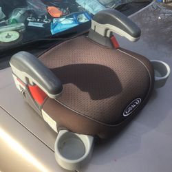Very nice like new kids car booster seat with cupholders only $25 firm