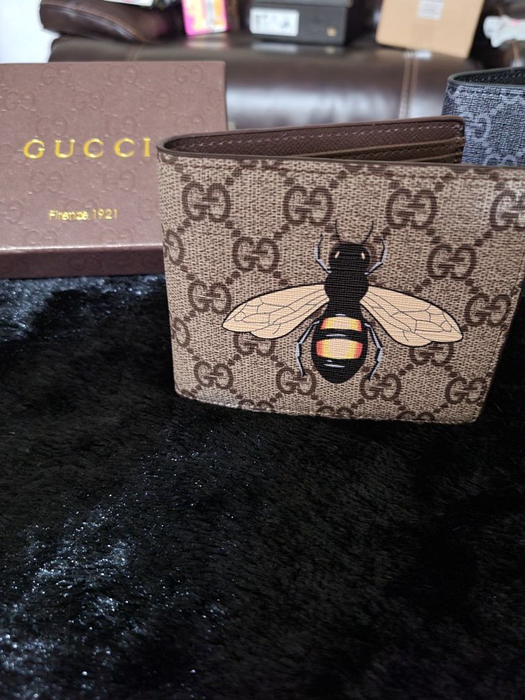 Supreme Gucci Bee Wallet
