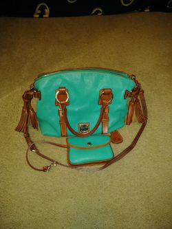 Like new Dooney and Bourke purse-wallet and keychain. 250.00$ paid 500 for the set.