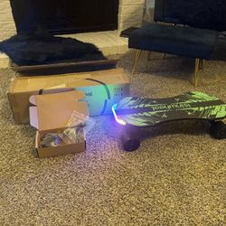 New Isinwheel V4 Electric kids skateboard with remote control  for ages 6+