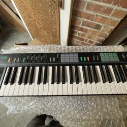 Yamaha PSR-12 Keyboard 