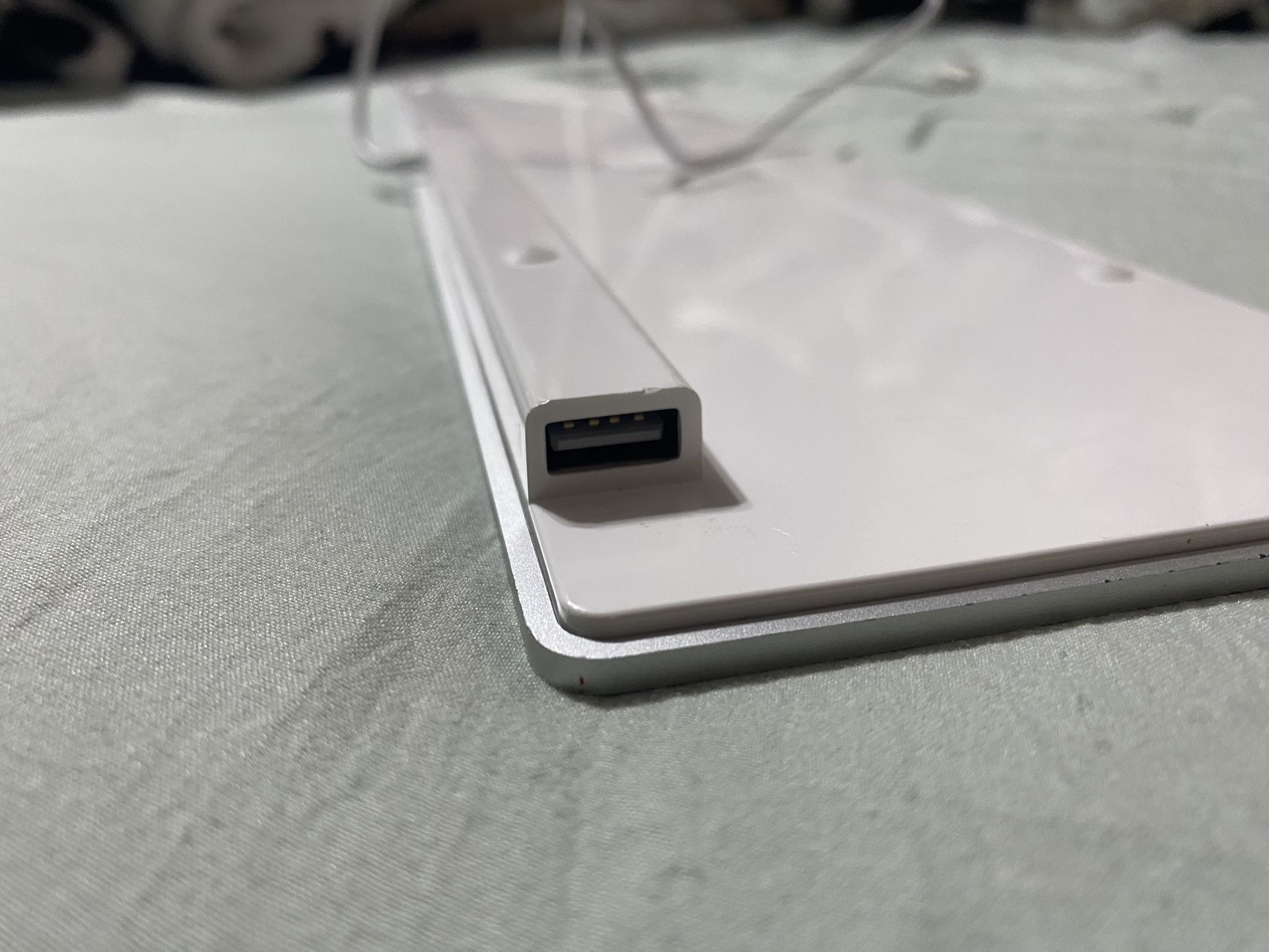 Genuine OEM Apple Keyboard Wired Number Pad White A1243