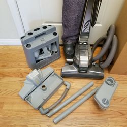 NEW cond KIRBY VACUUM WITH COMPLETE ATTACHMENTS  , SHAMPOO SYSTEM  , WORKS EXCELLENT  , IN THE BOX 