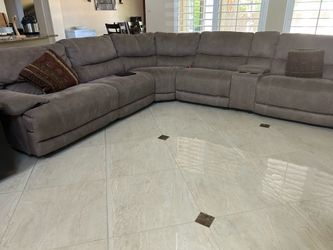 Sectional sofa with power recliners excellent condition