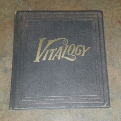 Pearl Jam Vitalogy CD  Booklet Near Mint Condition Epic