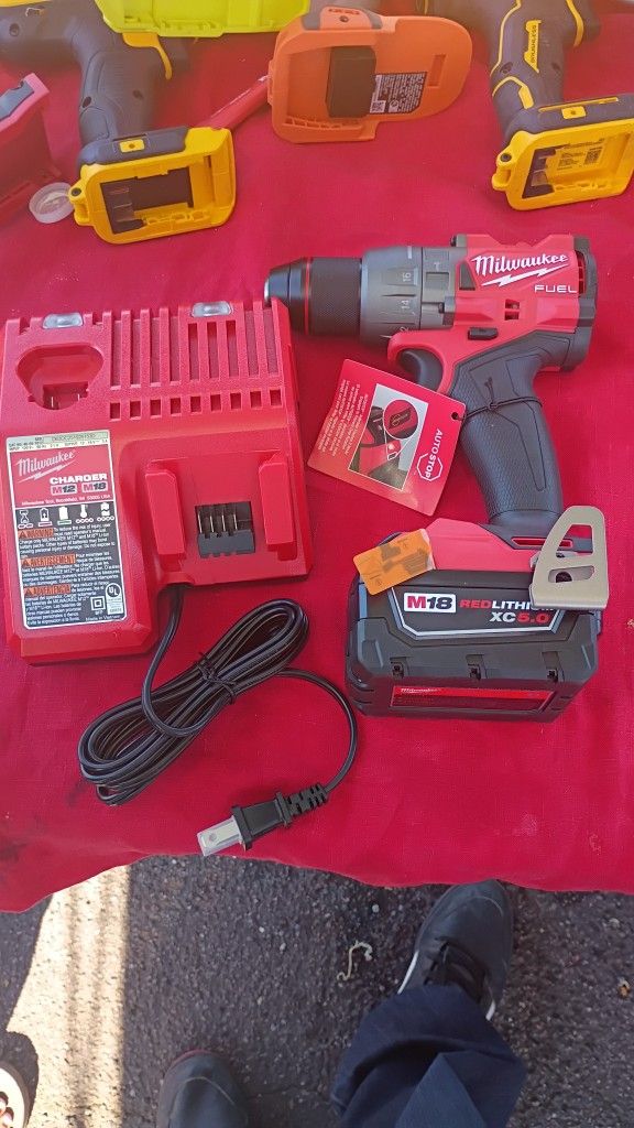 Milwaukee M18 Fuel Hammer Drill & Xc5 0 Batery + Charger