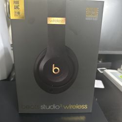 BRAND NEW  Wireless beat Studio  3’s