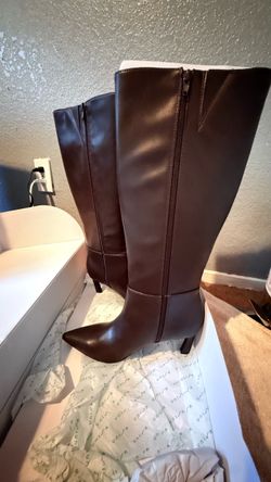 Unisa Brown Knee-High Heeled Boots size 8.5 women