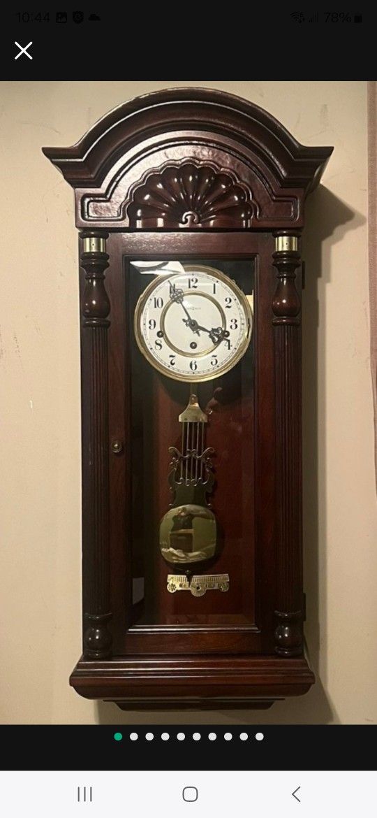 Howard Miller Wallclock Model 612-221 Like New