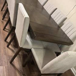 $999 Table And 10 Chairs With Free Lamp 