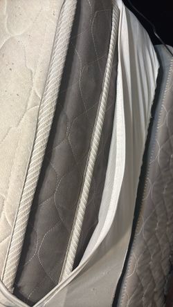 Queen size mattress and box spring
