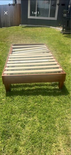 Twin platform bed