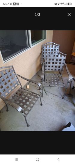4 METAL OUT DOOR CHAIRS