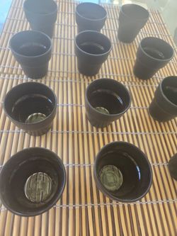 Small decorative flowerpots