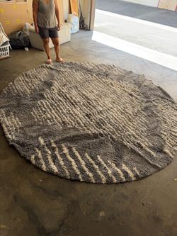 Rounded rug 116”