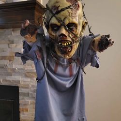 Hanging Barbwire Zombie 