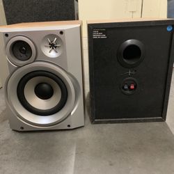 Speakers 2 Sets $5 For Both