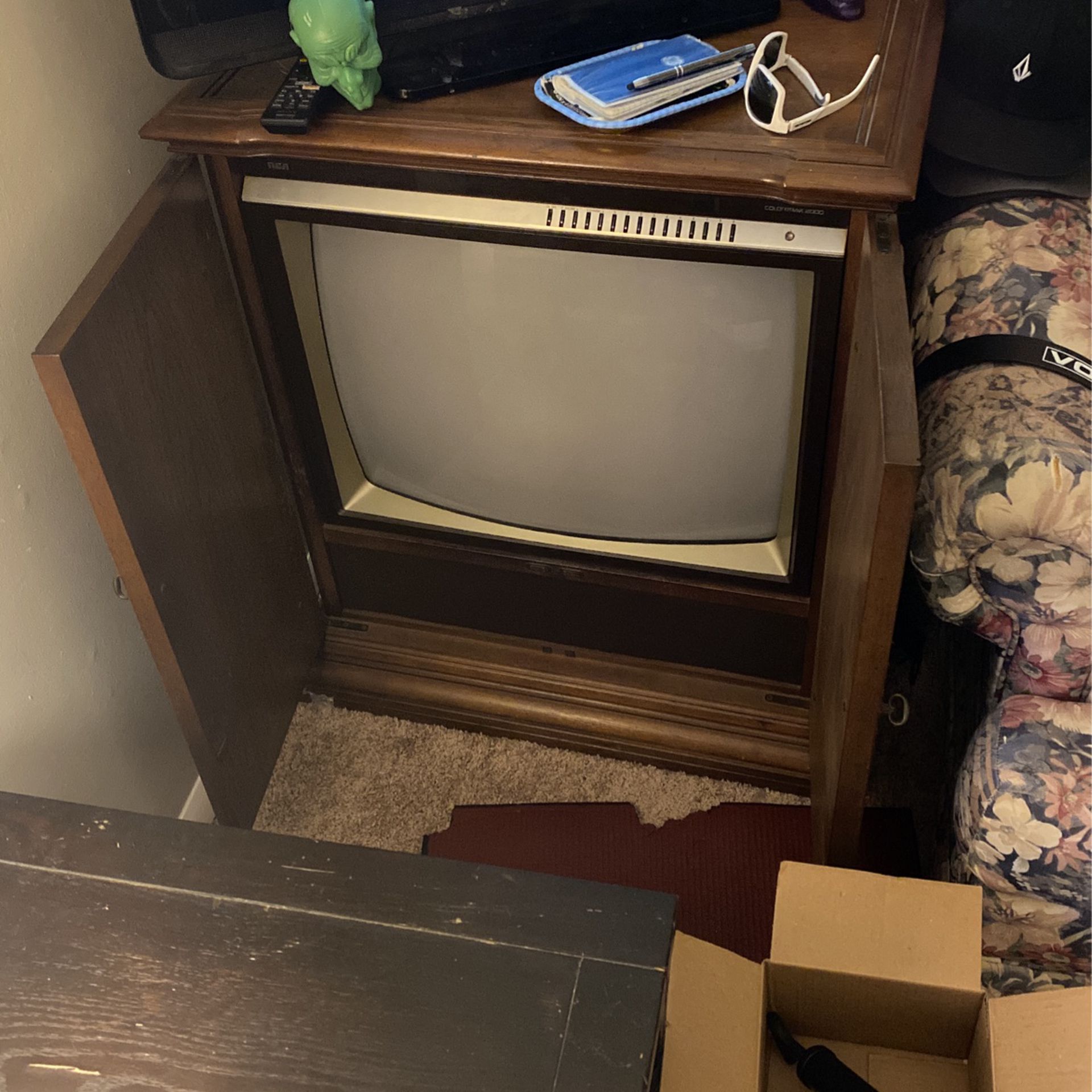 Old built in by Into cabinet Hidden Tv Antique 50$