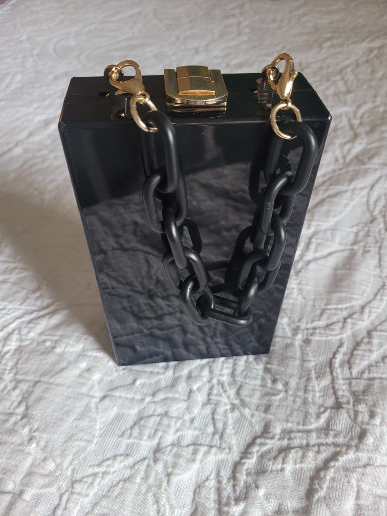 BLACK BOX STYLE WRISTLET HANDBAG WITH BLACK MATTE CHAIN HANDLE
