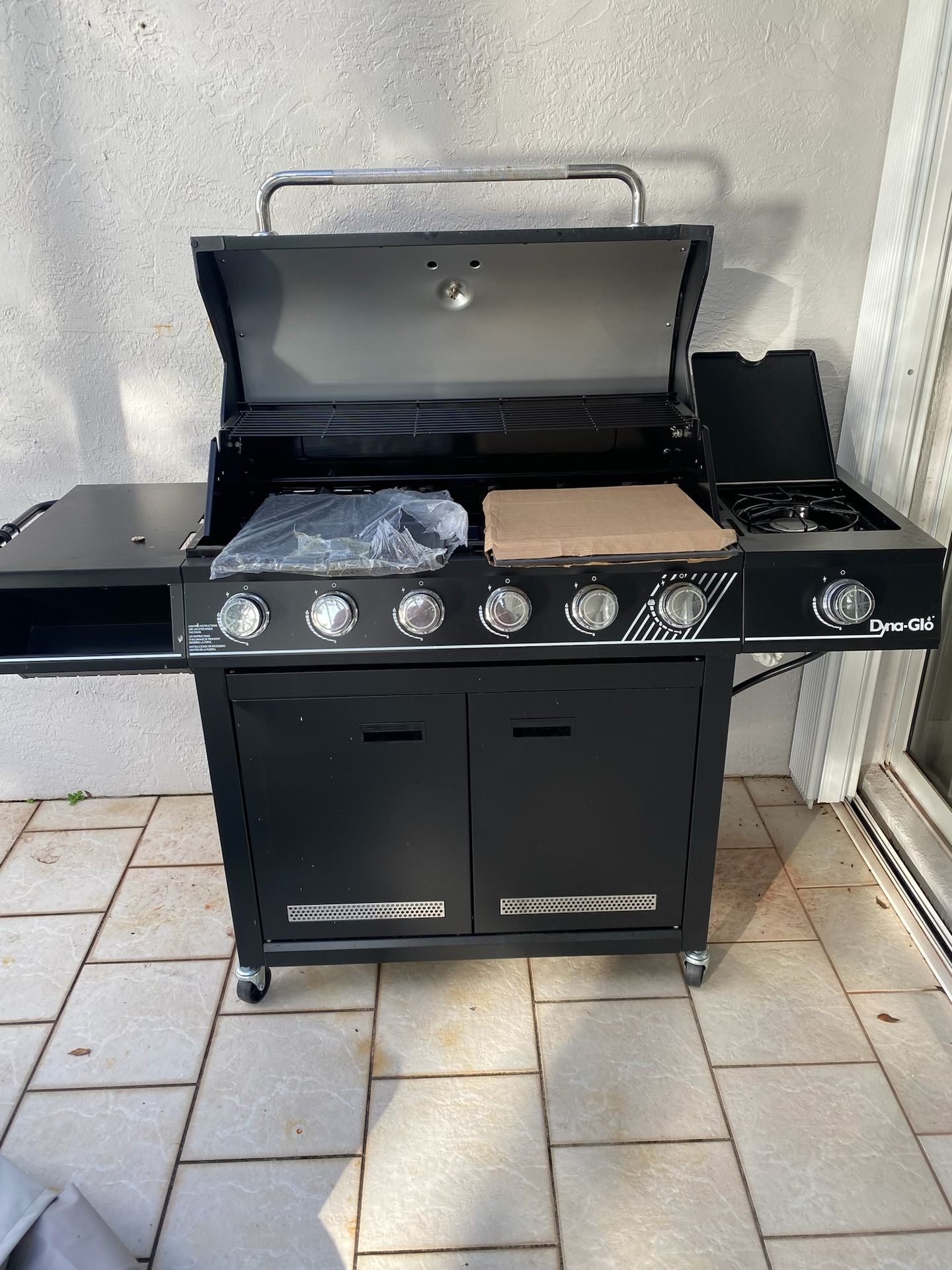 Dyna-Glo 6-Burner Propane Gas Grill – Brand New, Never Used