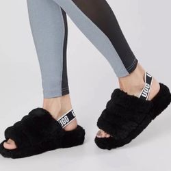 UGG Fluff Yeah Logo Slide Slipper in black size 3 youth big girls 