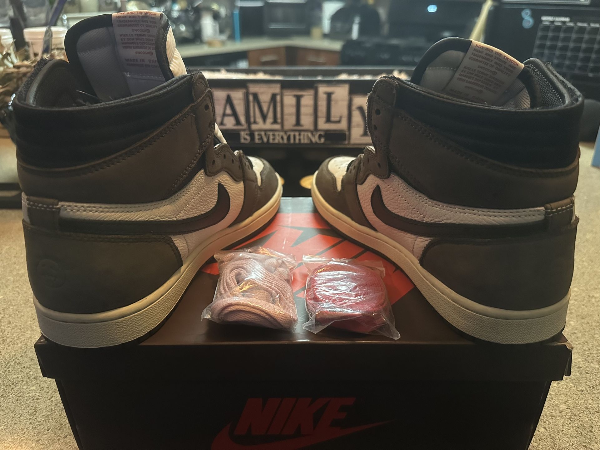 Travis Scott Air jordan 1 Mocha size 8