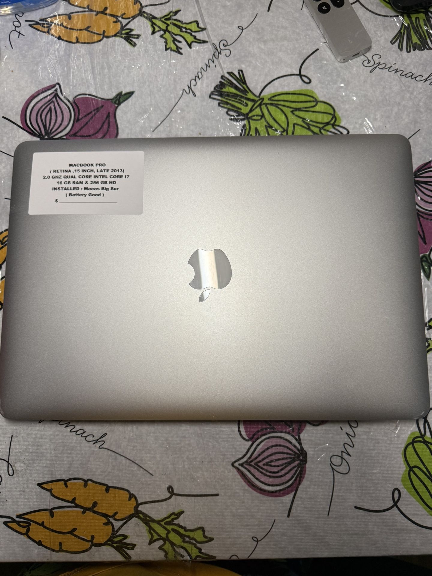 MacBook Pro ( Retina ,15 Inch, Late 2013 ) 2 GHZ Qual Core Intel Core I7 16 GB Ram & 256 GB SSD